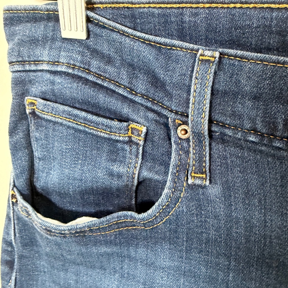 Levi's 724 High Rise Straight Denim Blue Jeans (32x30) Classic Clean Dark Wash - Picture 4 of 15